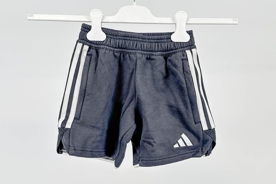 2 adidas Kinder Shorts Tiro 23 League Sweat, Gr. 140